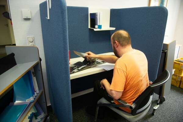 der neue Besucherarbeitsplatz im AK-Dokuzentrum in Saarbrücken. Foto: Pasquale d'Angiolillo der neue Besucherarbeitsplatz im AK-Dokuzentrum in Saarbrücken. Foto: Pasquale d'Angiolillo