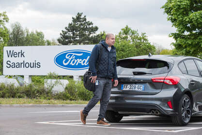 Bild 6 von 12 : Auf dem Mitarbeiterparkplatz von Ford in Saarlouis - Foto: Holger Kiefer Bild 6 von 12 : Auf dem Mitarbeiterparkplatz von Ford in Saarlouis - Foto: Holger Kiefer