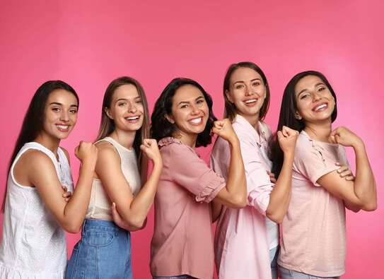 Eine Gruppe junger Frauen