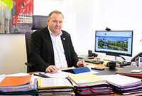 Arbeitskammer: Thomas Otto Kleines Portrait-Bild des Hauptgeschäftsführers der Arbeitskammer Thomas Otto an seinem Schreibtisch