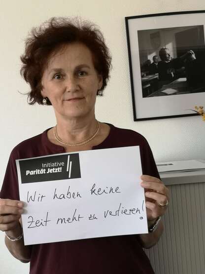 Gertrud Schmidt von der Arbeitskammer mit seinem Aktionsaufruf.