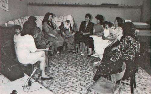 Ab 1988 wird das Gemeinwesenprojekt mit Unterstützung der Arbeitskammer zum interkulturellen Informations- und Förderzentrum ausgebaut (heute Interkulturelles Kompetenzzentrum - IK). Ab 1988 wird das Gemeinwesenprojekt mit Unterstützung der Arbeitskammer zum interkulturellen Informations- und Förderzentrum ausgebaut (heute Interkulturelles Kompetenzzentrum - IK).