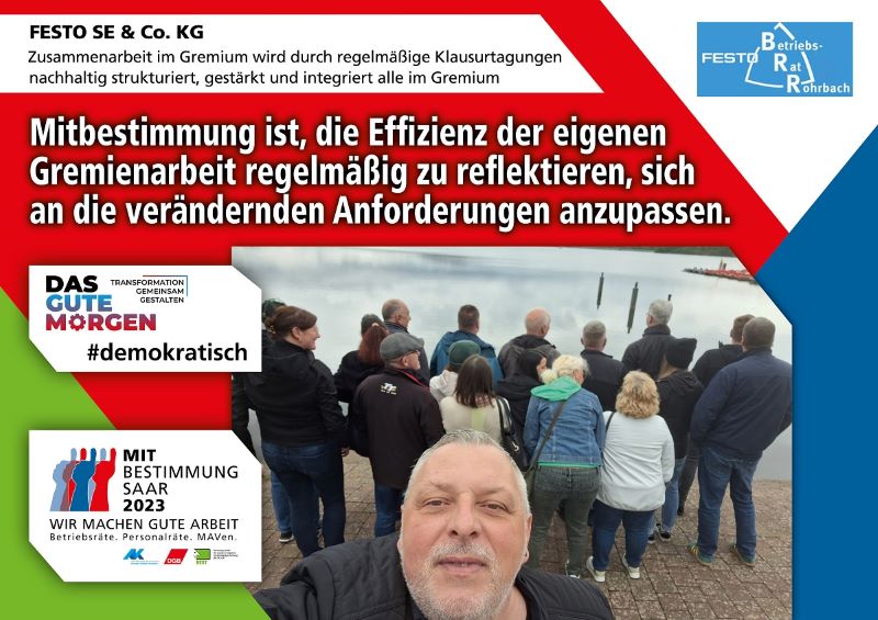 Plakat zur Mitbestimmungsmesse mit dem Slogan "Mitbestimmung ist, die Effizienz der eigenen Gremienarbeit regelmäßig zu reflektieren, sich an die veränderten Anforderungen anzupassen"
