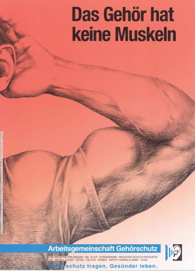 Schriftzug "Das Gehör hat keine Muskeln", Zeichnung von einem muskulösem Arm