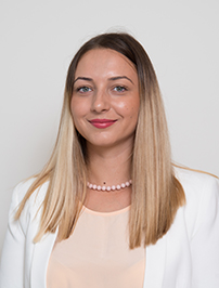 Madalina-Christina Dudas, Beraterin Portraitaufnahme von Madalina-Christina Dudas